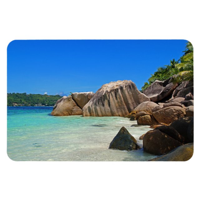 Magnet Flexible Belle mer tropicale avec une plage rocheuse (Horizontal)