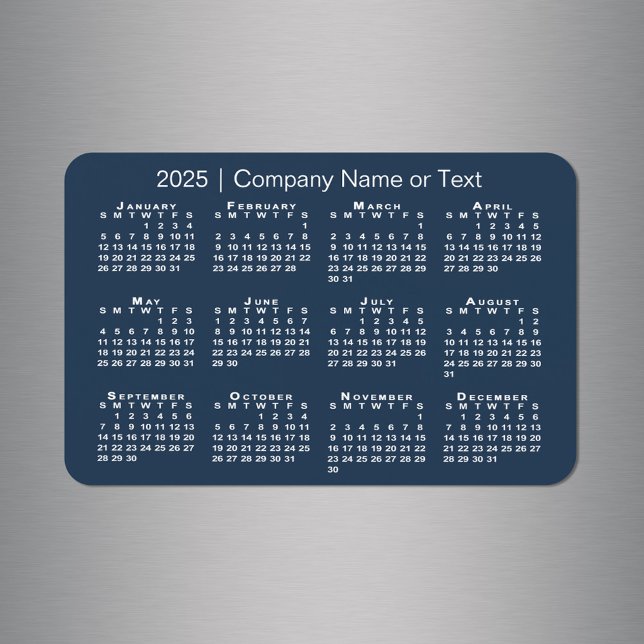 Magnet Flexible Calendrier Marine bleu et blanc 2025 avec texte pe (Navy Blue and White 2025 Calendar with Custom Text Magnet in situ)