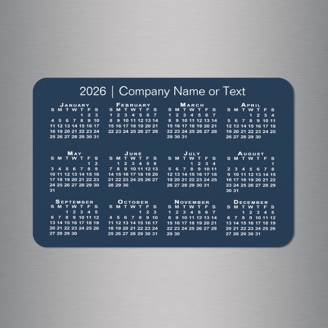 Magnet Flexible Calendrier Marine bleu et blanc 2026 avec texte pe (Navy Blue and White 2026 Calendar with Custom Text Magnet in situ)
