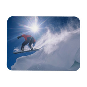 Magnet Flexible Homme sautant d'une grande corniche en snowboard