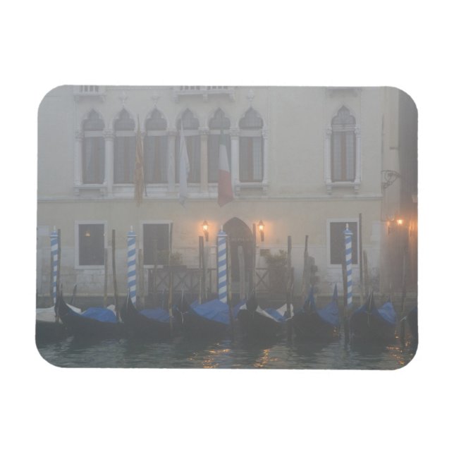 Magnet Flexible Italie, Venise. Une rangée de gondoles vues à trav (Horizontal)