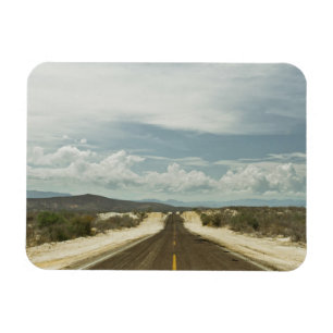 Magnet Flexible Longue Route Droite À Travers Le Paysage Mexicain 