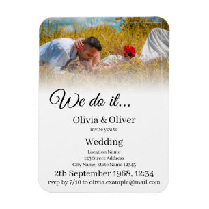 Magnet Flexible Nous le faisons - Embrasser un couple sur un pré