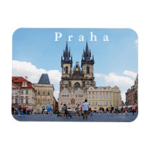 Prague. Carré de la vieille ville et église Tyn.