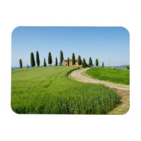 Villa ferme avec cyprès en Toscane