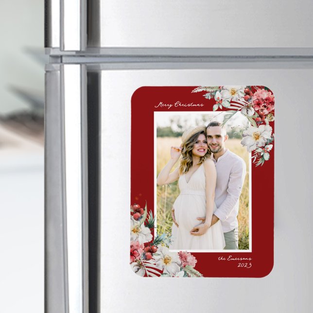 Magnet photo de Noël élégant (Red Holiday Photo Merry Christmas Magnet Card Watercolor Floral Botanical Berries)