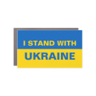 Je me tiens avec le drapeau ukrainien de l'Ukraine