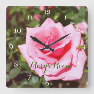Magnifique horloge à fleurs roses.Floral