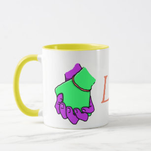 Main d'art de bruit tenant la tasse