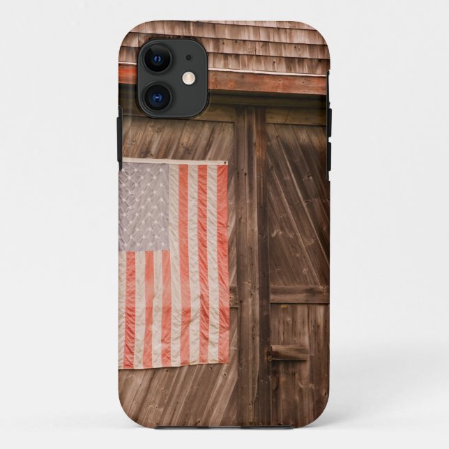 Maine, Faded American flag on door of old barn Case-Mate iPhone Case (Back)