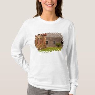Maine, Old stone building and wooden barn in T-Shirt