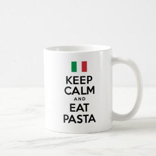 Maintenez calme et mangez la tasse de pâtes