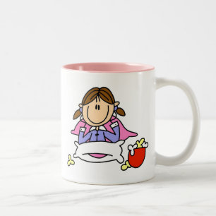 Maïs éclaté et tasse de pyjamas