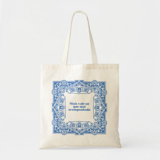Mais vale só que mal acompanhado tote bag