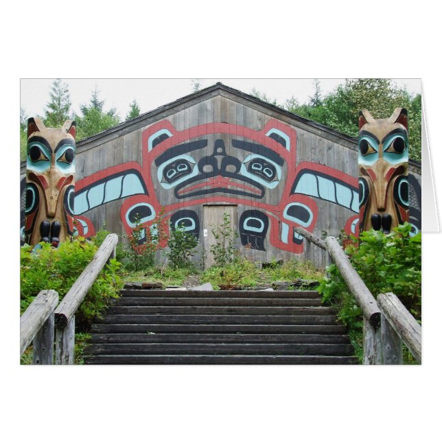 Maison de clan et mâts totémiques, Ketchikan, Alas (Devant horizontal)