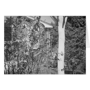 Maison d'oiseau dans le jardin