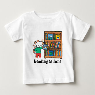 Maisy and a Bookshelf of Books Baby T-Shirt