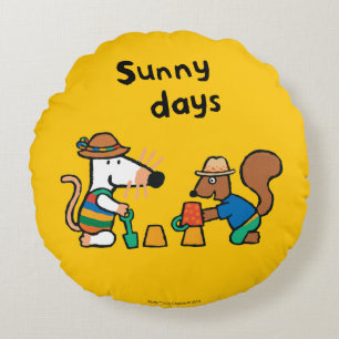 Maisy and Cyril Build a Sand Castle Round Pillow