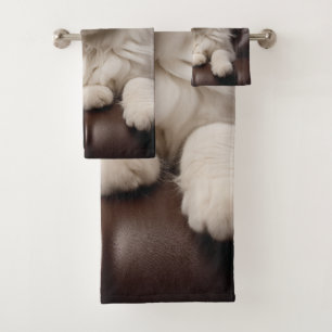 Majestic white cat bath towel set