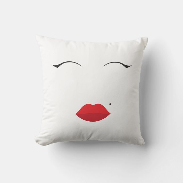 make up // Marilyn Monroe inspired// lips n eyes Throw Pillow (Front)