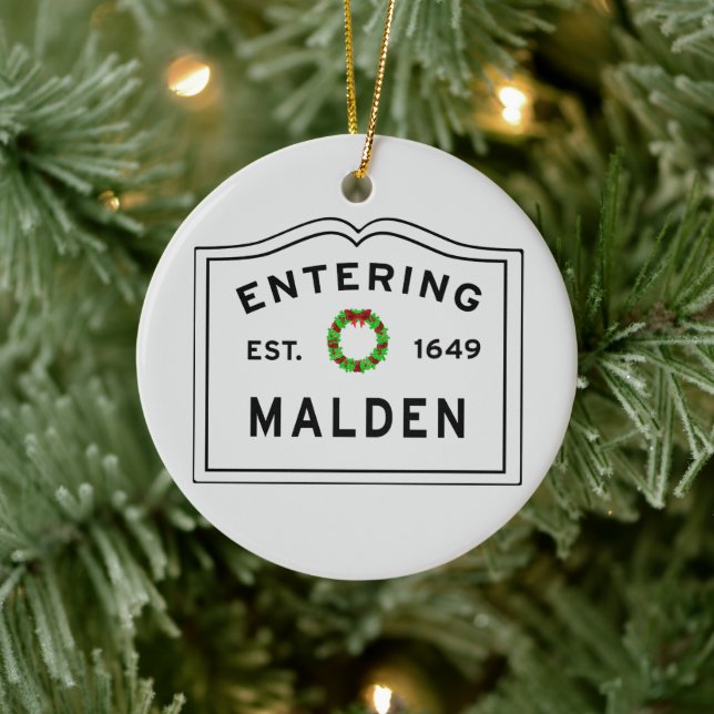 Malden, MA Holiday Wreath Ceramic Ornament (Tree)