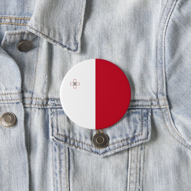 Malta flag 3 inch round button (In Situ)