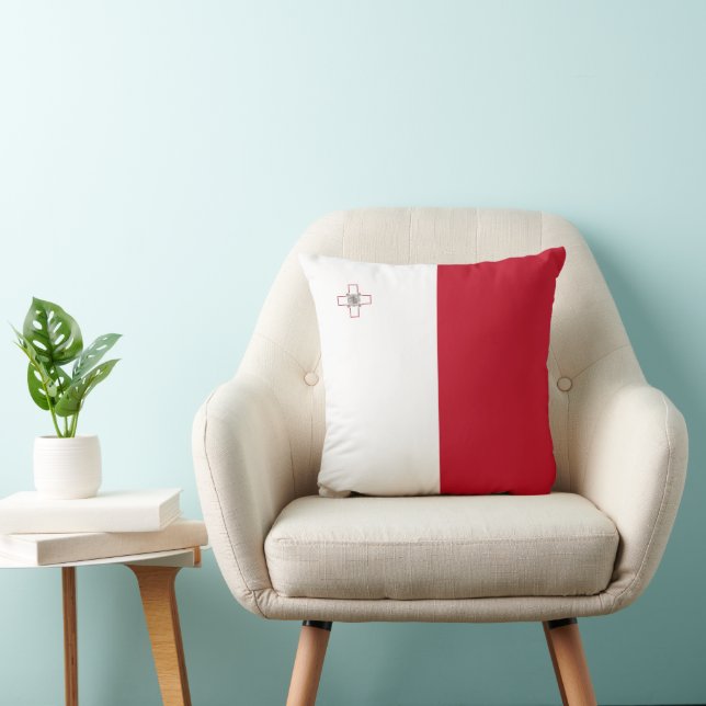 Malta flag throw pillow (Chair)