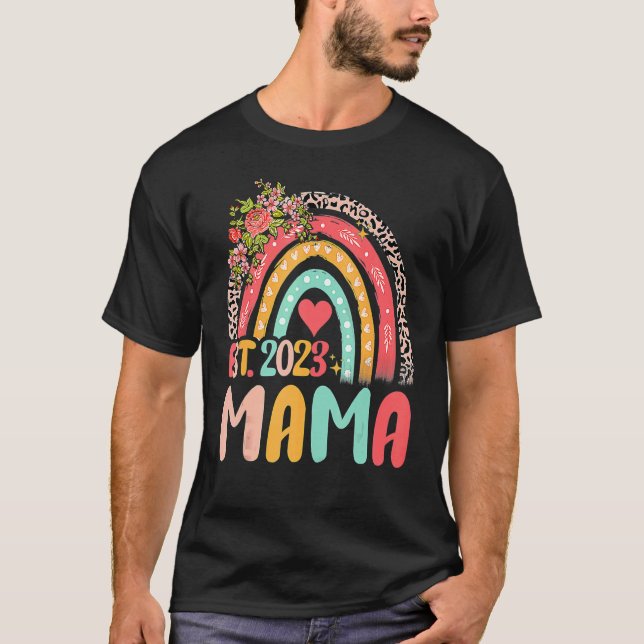 Mama Est 2023 Cute New Mom Women Leopard Rainbow M T-Shirt (Front)