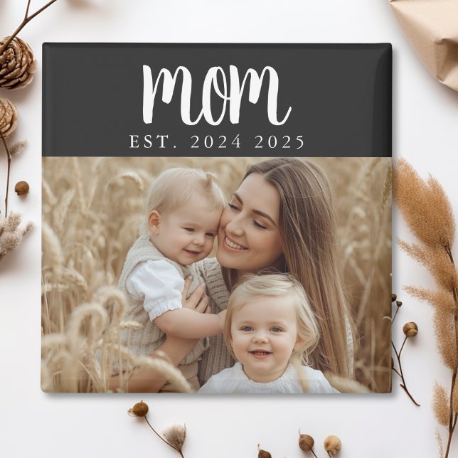 Maman a établi un aimant de cadeau photo (minimal black and white mom established date magnet with photo and multiple dates stocking stuffer)