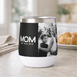 Maman a établi une photo noire audacieuse
