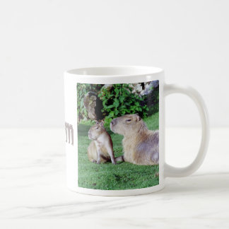 Maman de Capybara et tasse de fils