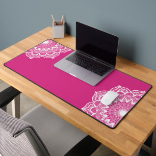 Mandala blanc sur fond rose
