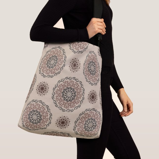 mandala pattern design crossbody bag (Close Up)