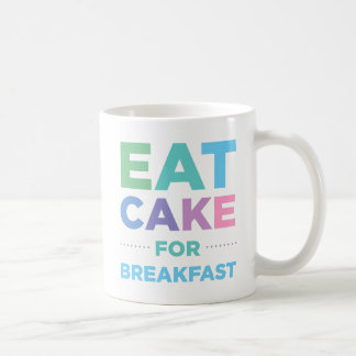 Mangez le gâteau pour la tasse de petit déjeuner