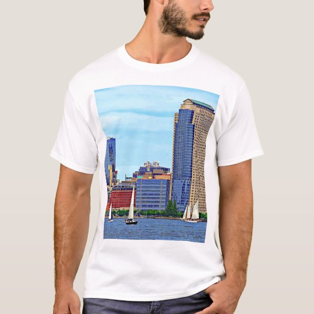 Manhattan NY - Three Boats By Manhattan Skyline T-Shirt (Front)