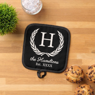 Manique Nom de famille Monogram Chic Antique Laurel Wreath