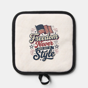 Manique T-shirt patriotique Freedom Never Goes Out Of Styl