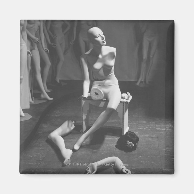 Mannequin with leg and arm removed magnet (Front)