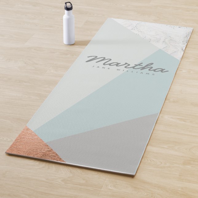 marbre, or rose, tapis de yoga gris et bleu (En situation)