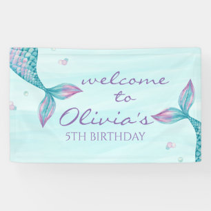 Marche de sirène sous la bannière d'anniversaire d