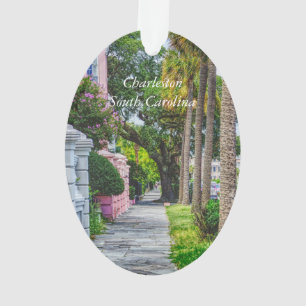 Marcher le long de Rainbow Row