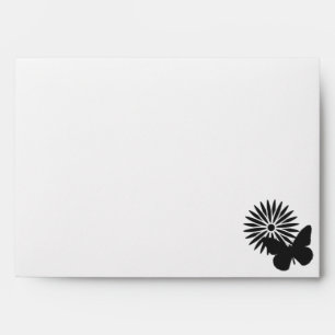 Marguerites et Papillons dans des Enveloppes Noire