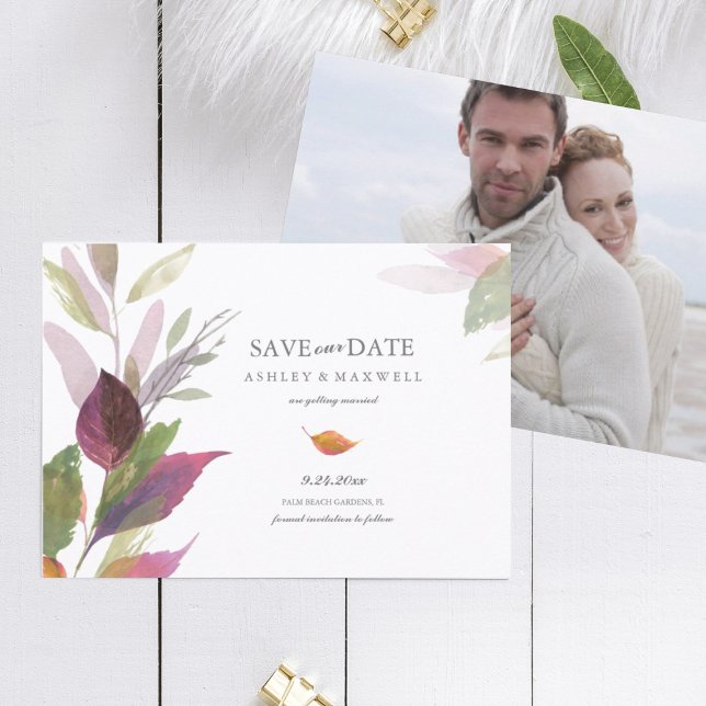 Mariage d'automne Faire-part de sauvegarde avec fe (Save the date card autumn leaves and couples photo)