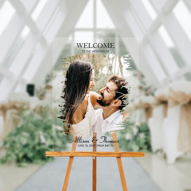 Mariage moderne Couple Photo Welcome Clear (Make a dazzling entrance and warmly greet guests with our captivating photo acrylic wedding sign!)