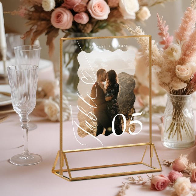 Mariage photo Wavy Script Heart Numéro de table (Heart Script Wavy Photo Wedding Table Number Acrylic Sign)