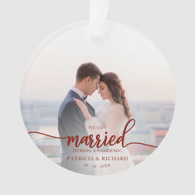Marié pendant un Noël de garde de photo pandémique (devant)