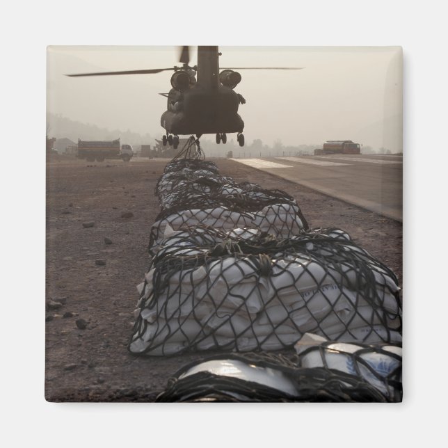 Marines attach sling loads magnet (Front)