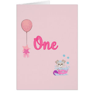 Marionnette dans le bain une fille d'un an anniver