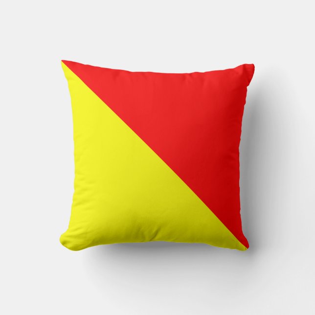 Maritime Flag O — Oscar Throw Pillow (Front)