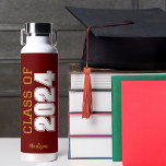 Maroon Gold Class of 2024 Personalized Graduation Water Bottle<br><div class="desc">This classic maroon gold custom senior graduate water bottle features bold white typography reading class of 2024 in varsity letters for a high school or college graduation party keepsake gift. Customize with your name in elegant gold script underneath for a great commemorative favour.</div>